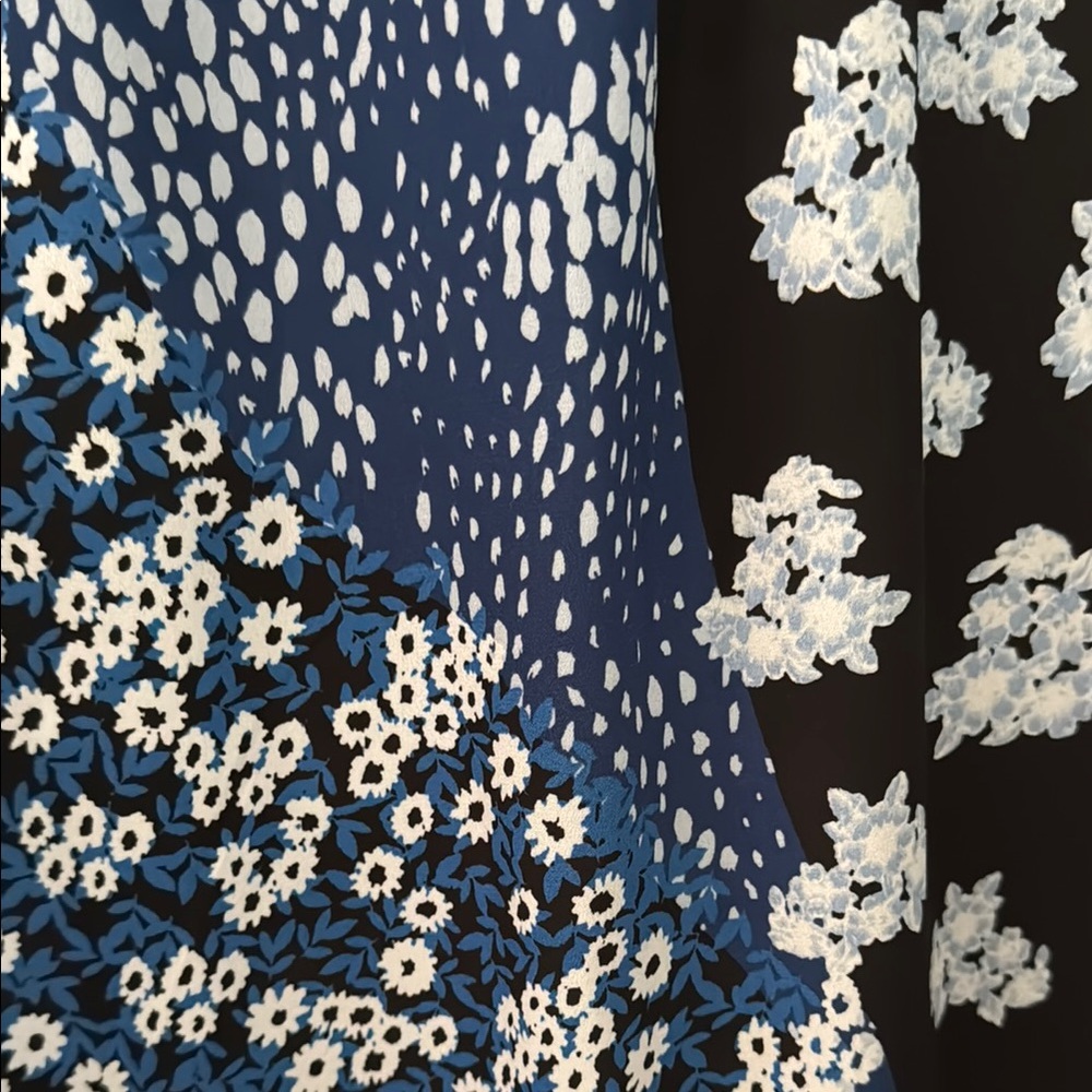 Women's Black and Blue Patterned Top - Picture 7 of 7